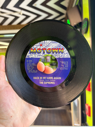 The Supremes- Back In My Arms Again / Whisper You Love Me Boy
