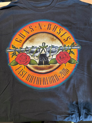 Guns N Roses Glowing Emblem East Rutherford 2016 T-Shirt, Black, L