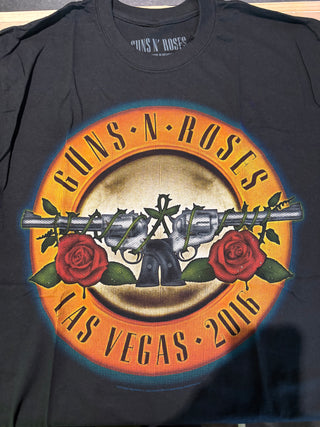 Guns N Roses Glowing Emblem Las Vegas 2016 T-Shirt, Black, L