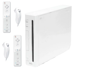White Nintendo Wii Console w/2 Controllers & 2 Nunchucks
